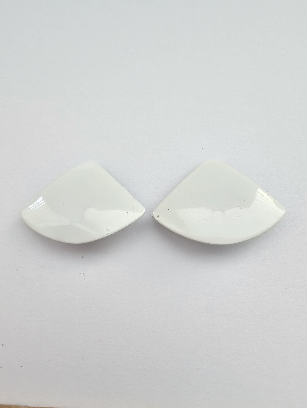 Vintage 80s White Enamel Fan Clip-On Earrings - Geometric Minimalist Shield